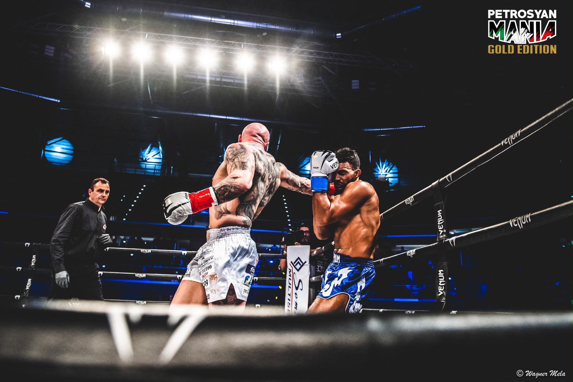 Meci de kickbox în ring